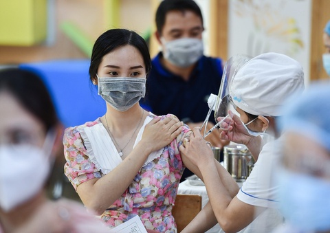 Près de 15,6 millions de doses de vaccins anti-COVID-19 injectées au Vietnam